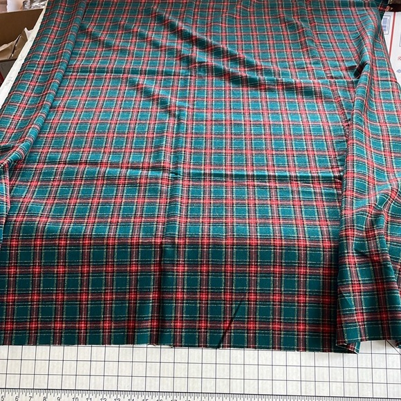 Large piece of green/red tartan plaid wool, woven fabric, 1.5 yards,  54" wide - Picture 4 of 8